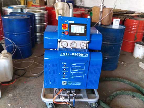 聚氨酯發(fā)泡保溫瓦殼澆注機(圖1) H5600D系列聚氨酯發(fā)泡保溫瓦殼澆注機