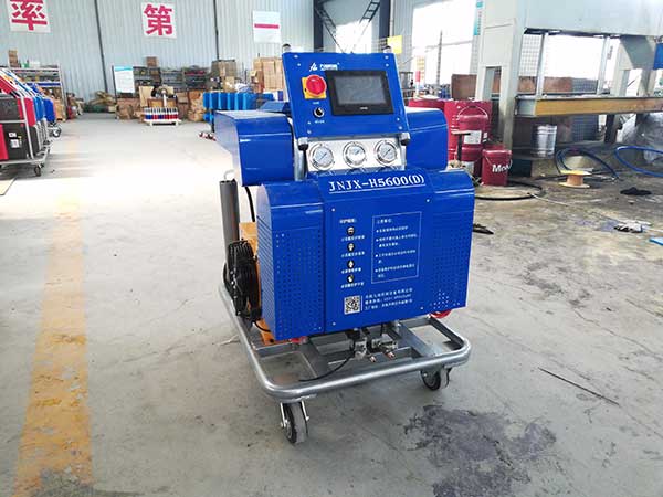 鋁型材澆注發(fā)泡機(jī)(圖2) H5600(D)液壓鋁型材澆注發(fā)泡機(jī)