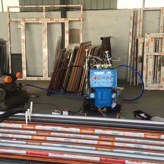 鋁型材澆注發(fā)泡機(jī)(圖1) Q2600D定時(shí)定量鋁型材澆注發(fā)泡機(jī)