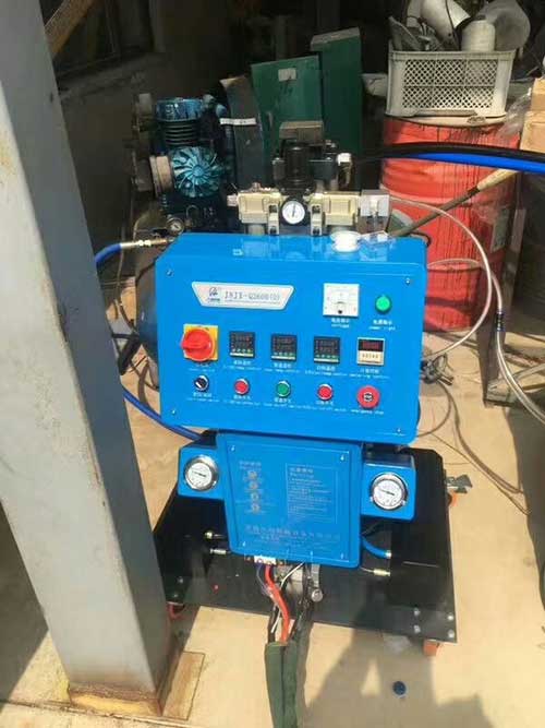 隔熱噴涂機(jī)(圖2) Q2600隔熱噴涂機(jī)