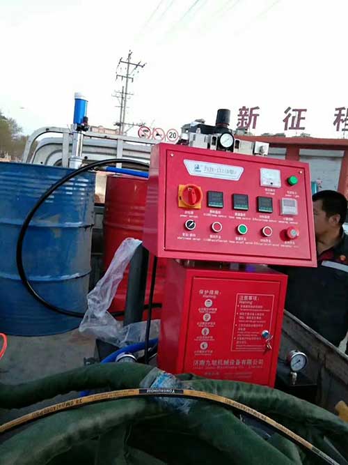 隔熱噴涂機(jī)(圖3) H型隔熱噴涂機(jī)